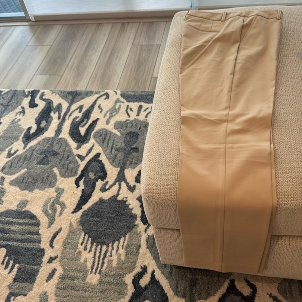 Size 8 dress pants in new condition